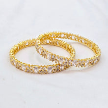 The Delyn Yellowgold A.D Bangle
