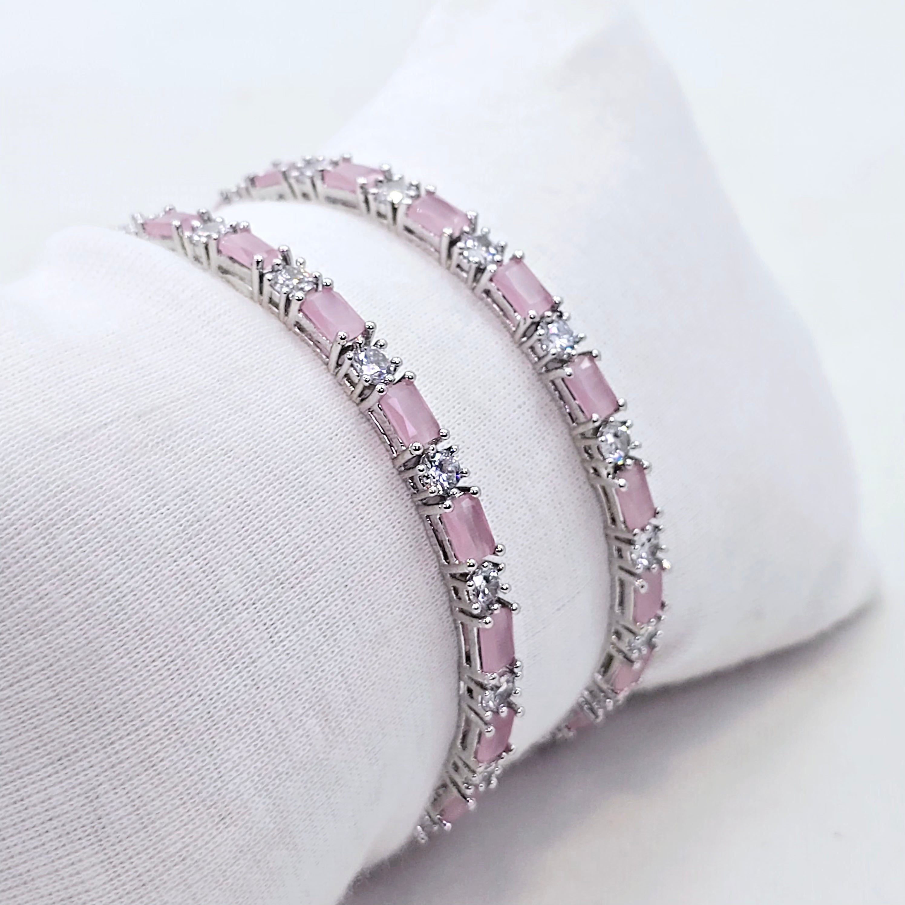 The Bizzy Whitegold A.D Bangle