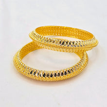 The Ishara Goldforming Bangle