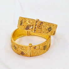 The Kirti Goldforming Bangle