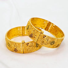 The Kirti Goldforming Bangle