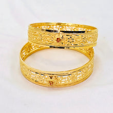 The Madnika Goldforming Bangle