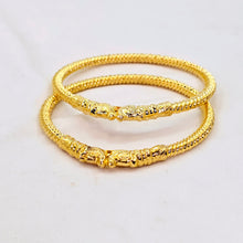 The Trusha Goldforming Bangle