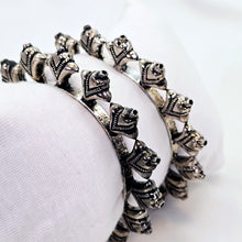 The Pakhi Oxidized Bangle