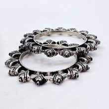 The Pakhi Oxidized Bangle