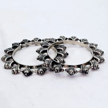 The Pakhi Oxidized Bangle