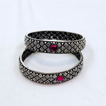 The Pavani Oxidized Bangle