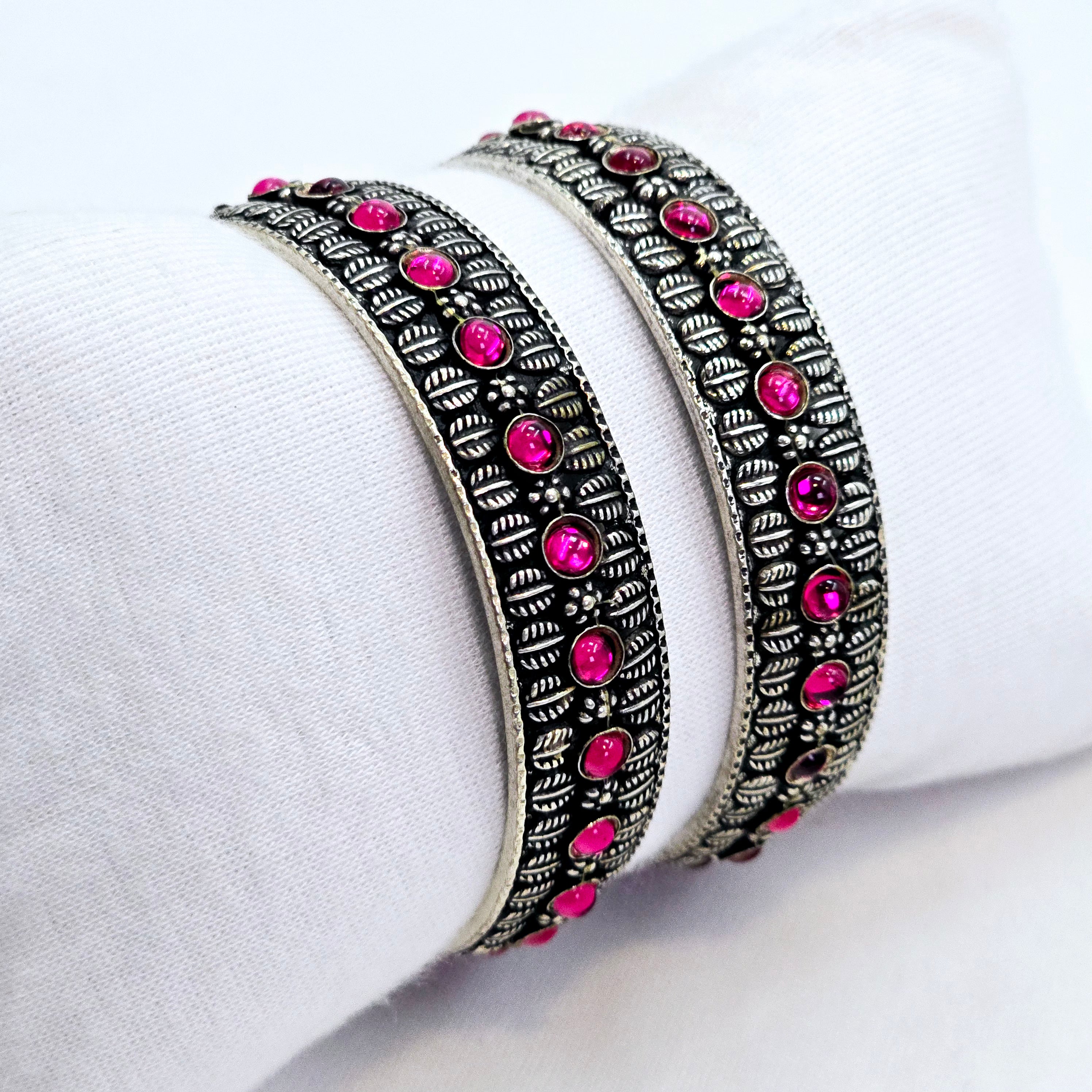 The Maghi Oxidized Bangle