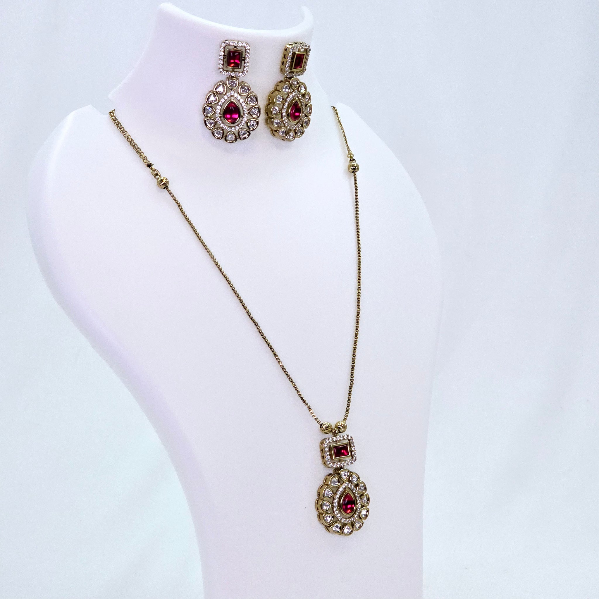 The Jime Victorian Polish Pendant Earring Set