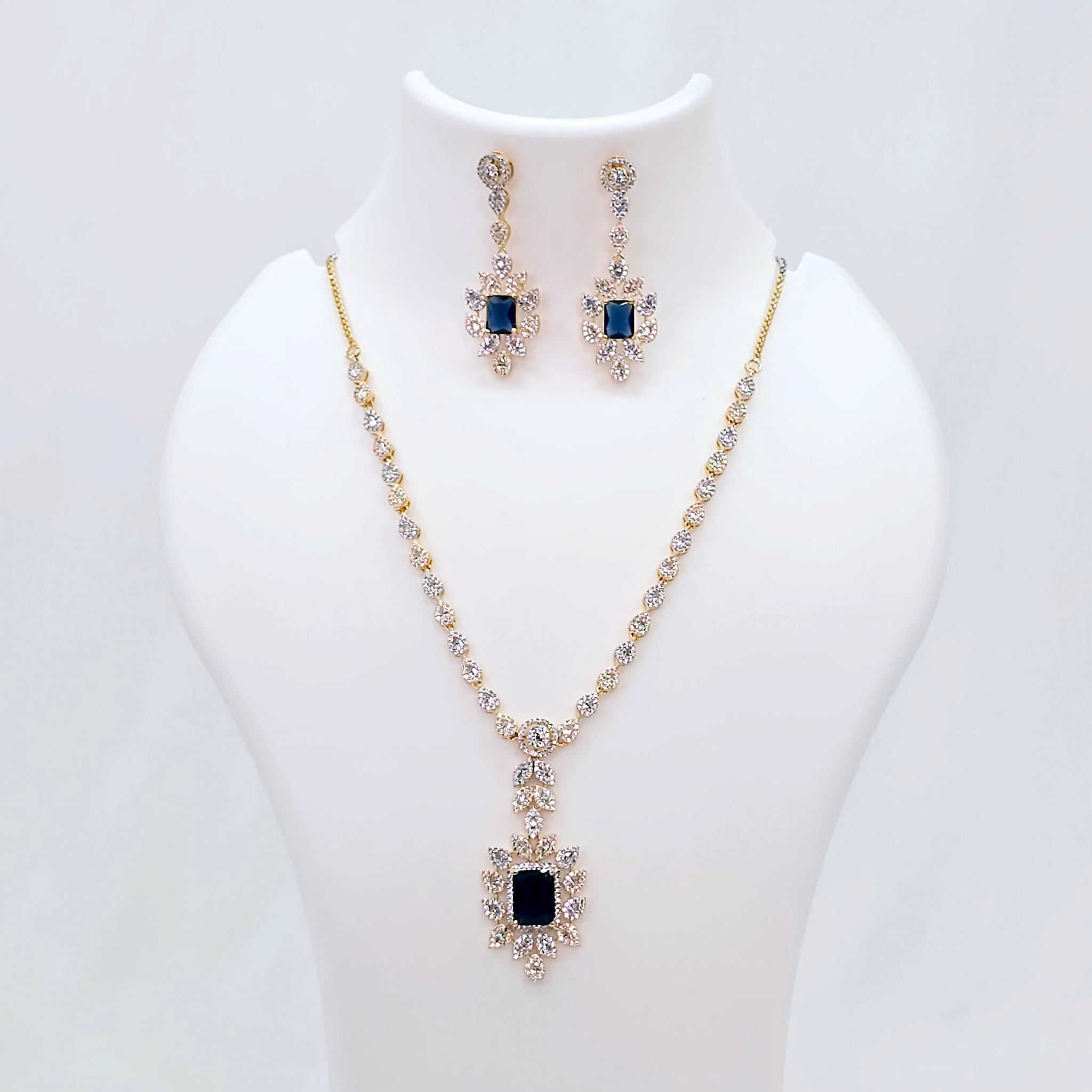 The Brissa Yellowgold A.D Necklace
