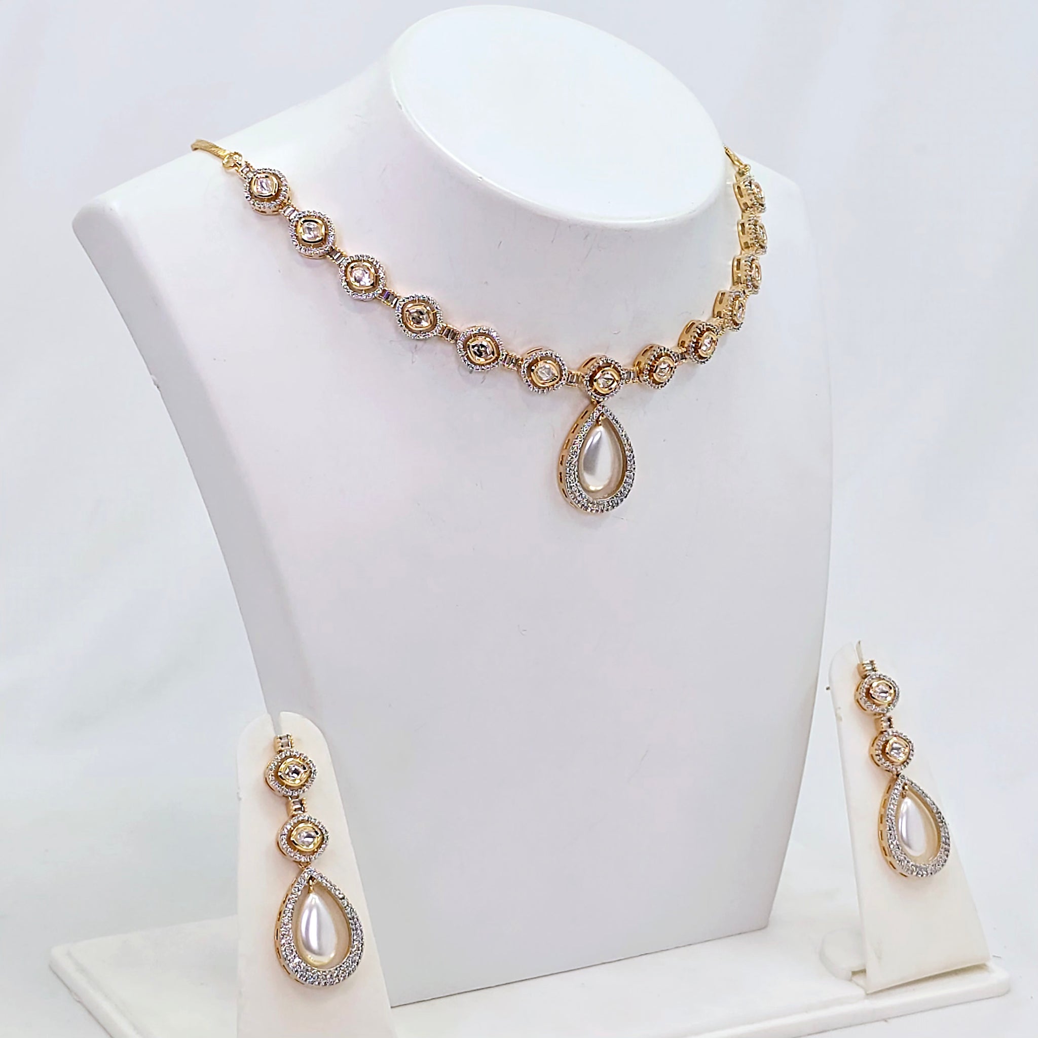 The Brijal Yellowgold A.D Necklace