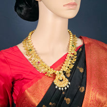 The Priti Antique Goldforming Saaj