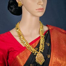 The Sangini Antique Goldforming Saaj