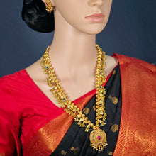 The Radha Antique Goldforming Saaj