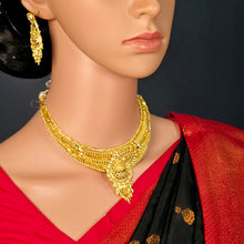 The Aara Goldforming Necklace
