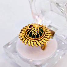 The Morakshi Kempu Ring