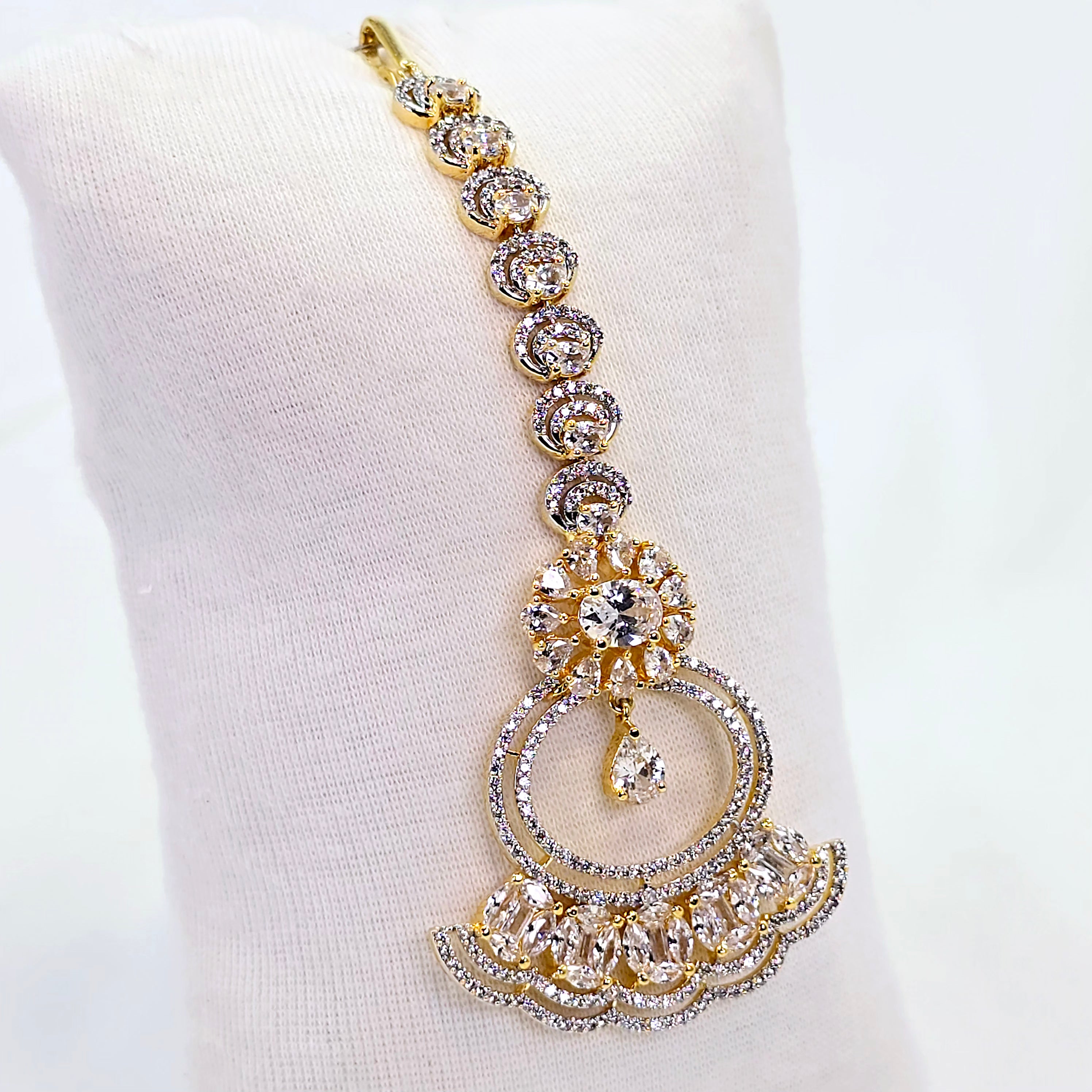 The Jinal Yellowgold A.D Bindi