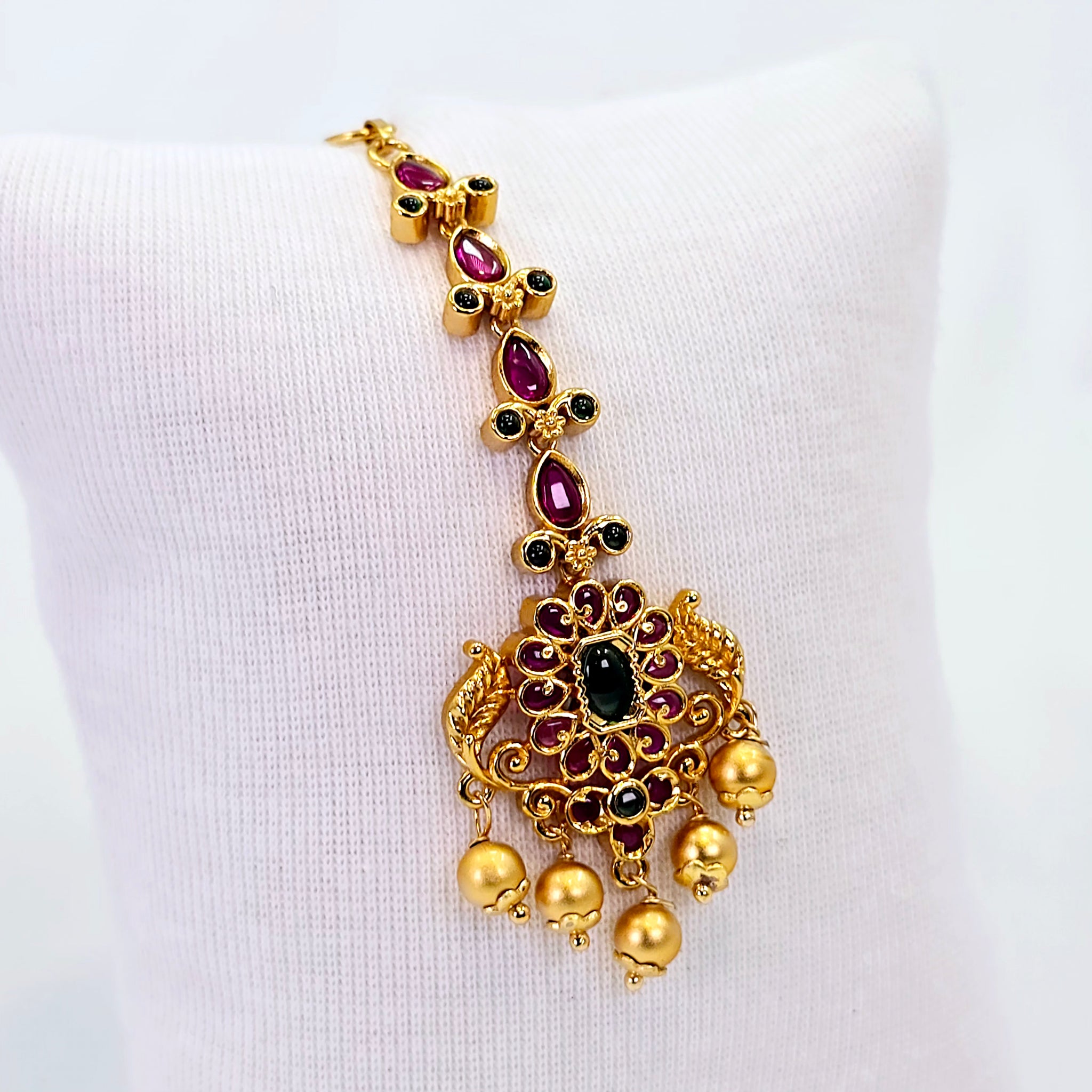 The Latifa Kempu Bindi