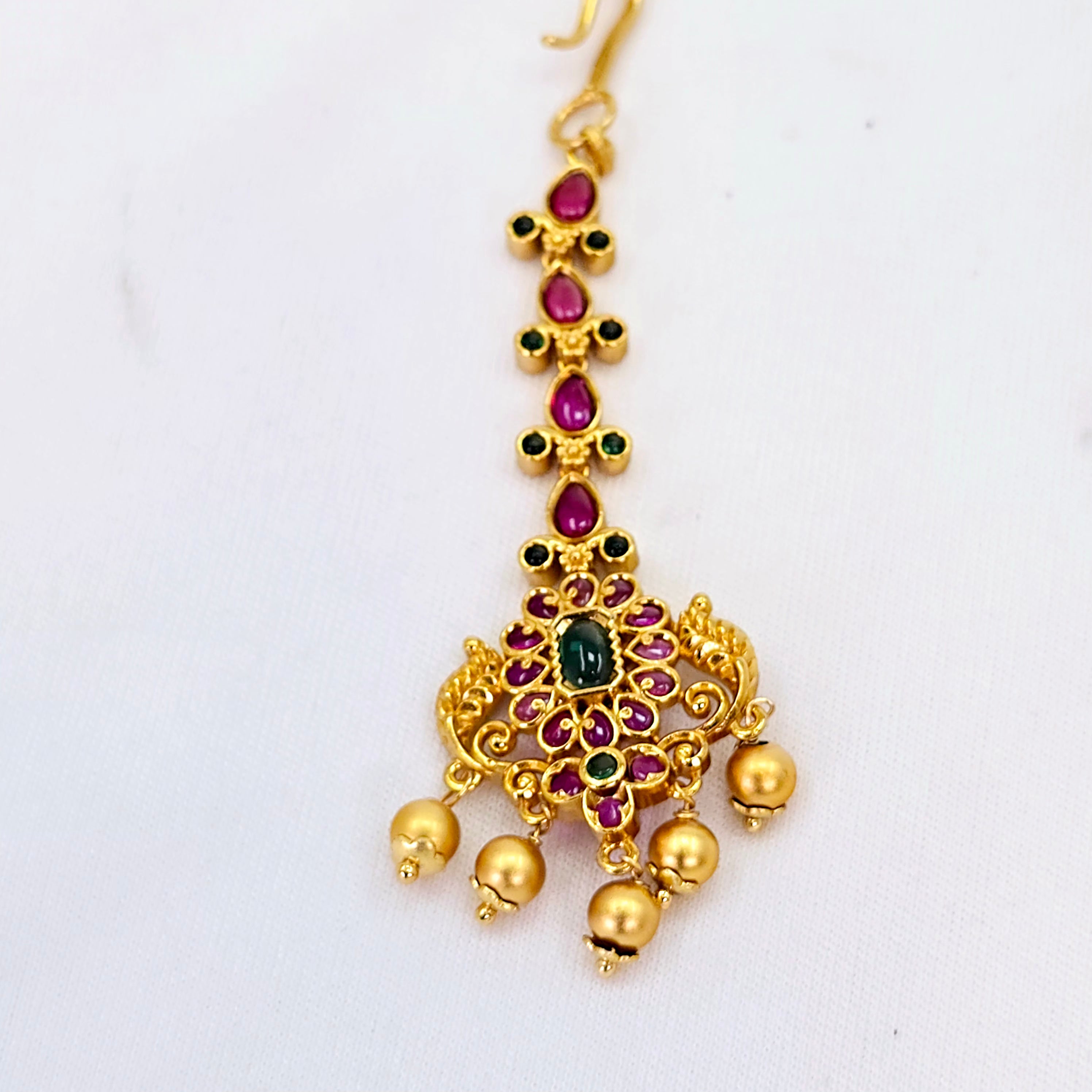 The Latifa Kempu Bindi