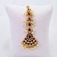 The Naziya Kempu Bindi