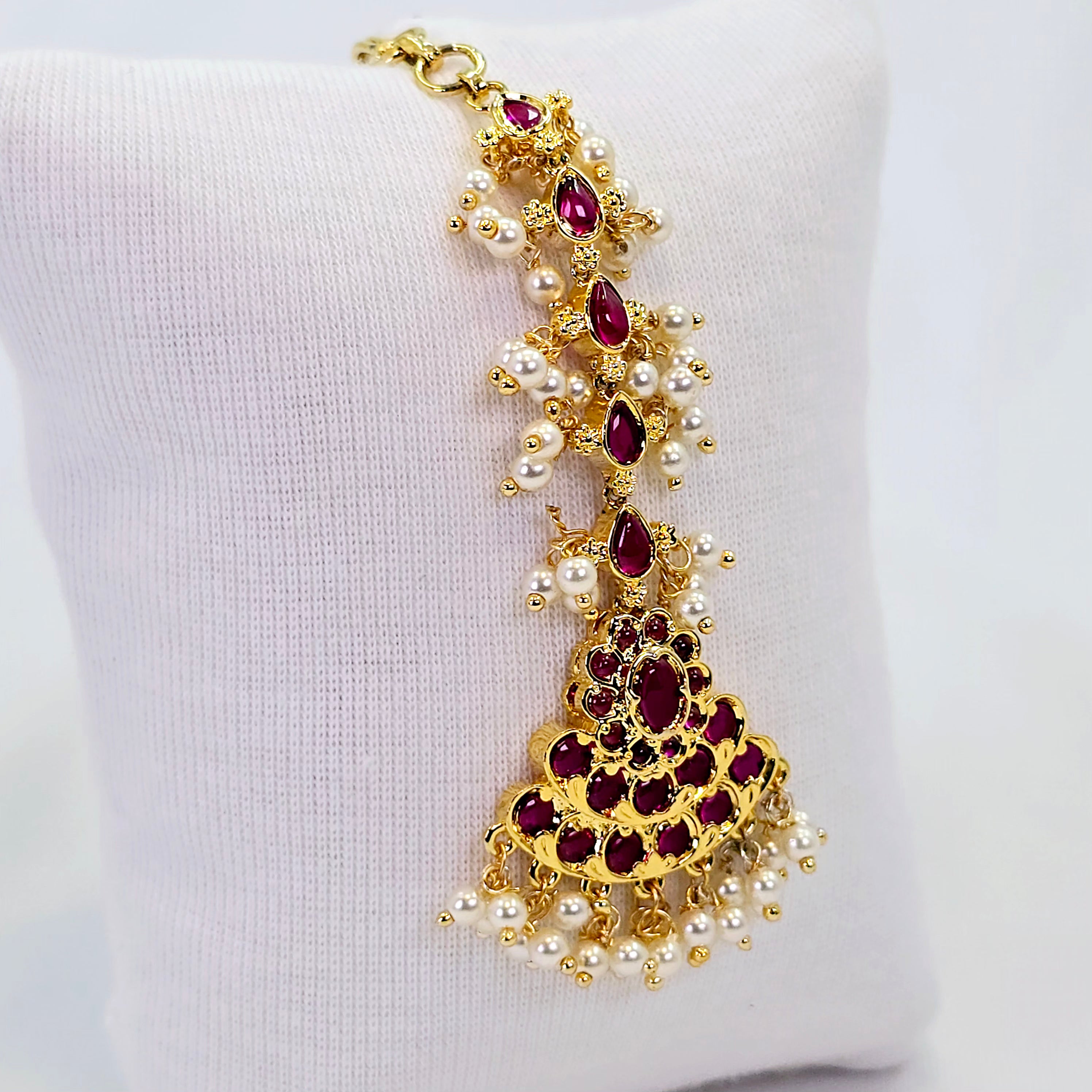 The Naziya Kempu Bindi