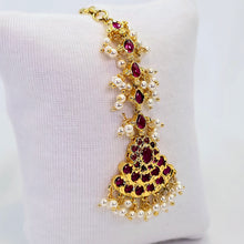 The Naziya Kempu Bindi