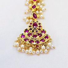 The Naziya Kempu Bindi