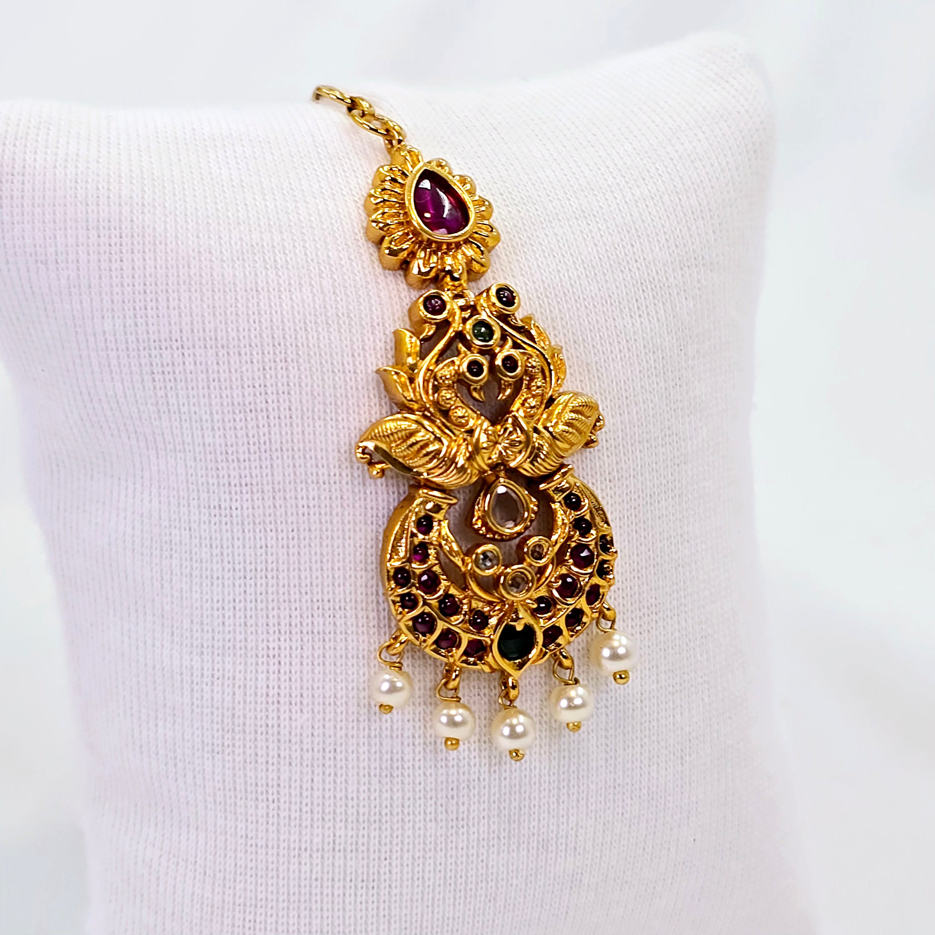 The Utkarsha Kempu Bindi