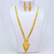 The Umika Goldforming Necklace
