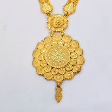The Vedika Goldforming Necklace
