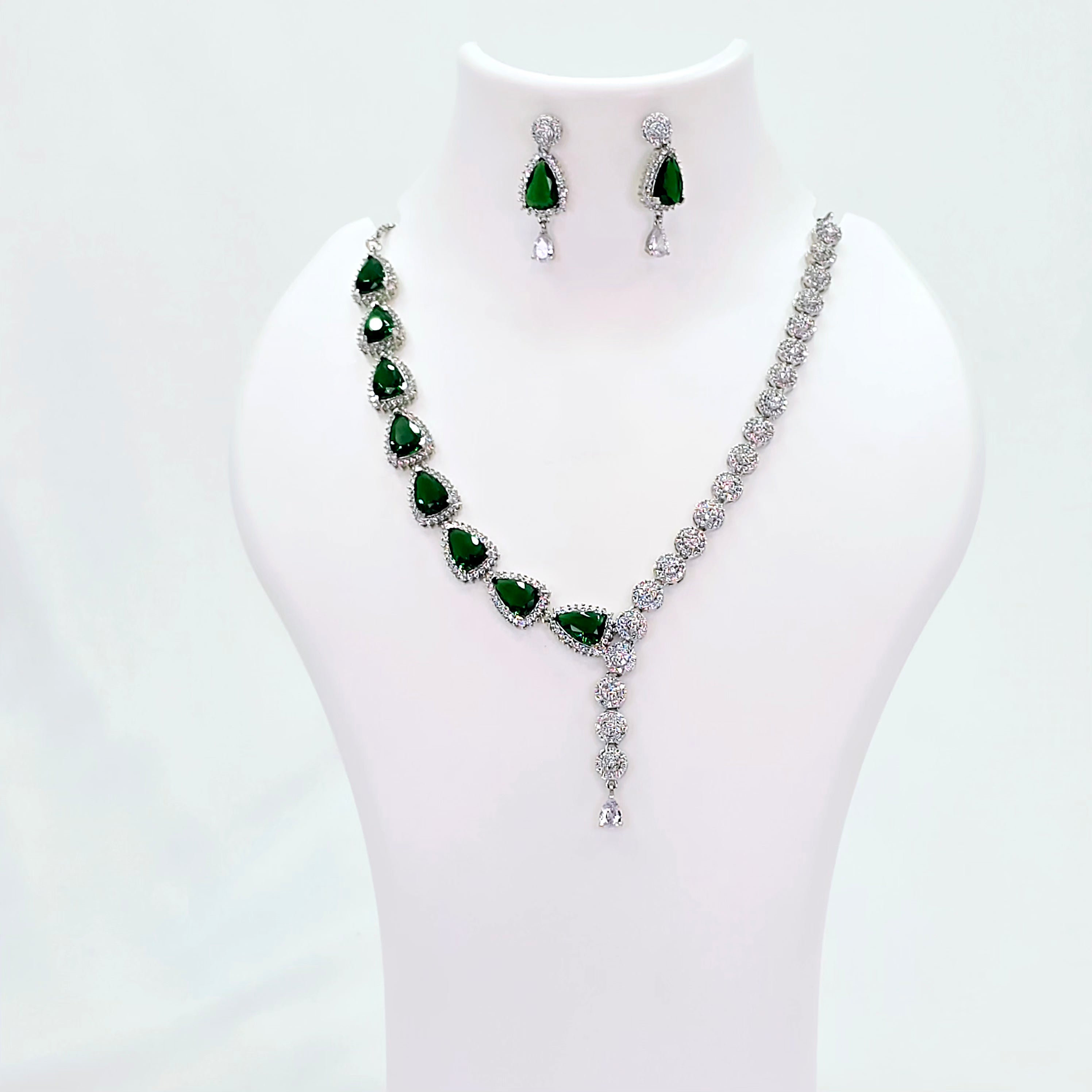 The Nadine Whitegold A.D Necklace