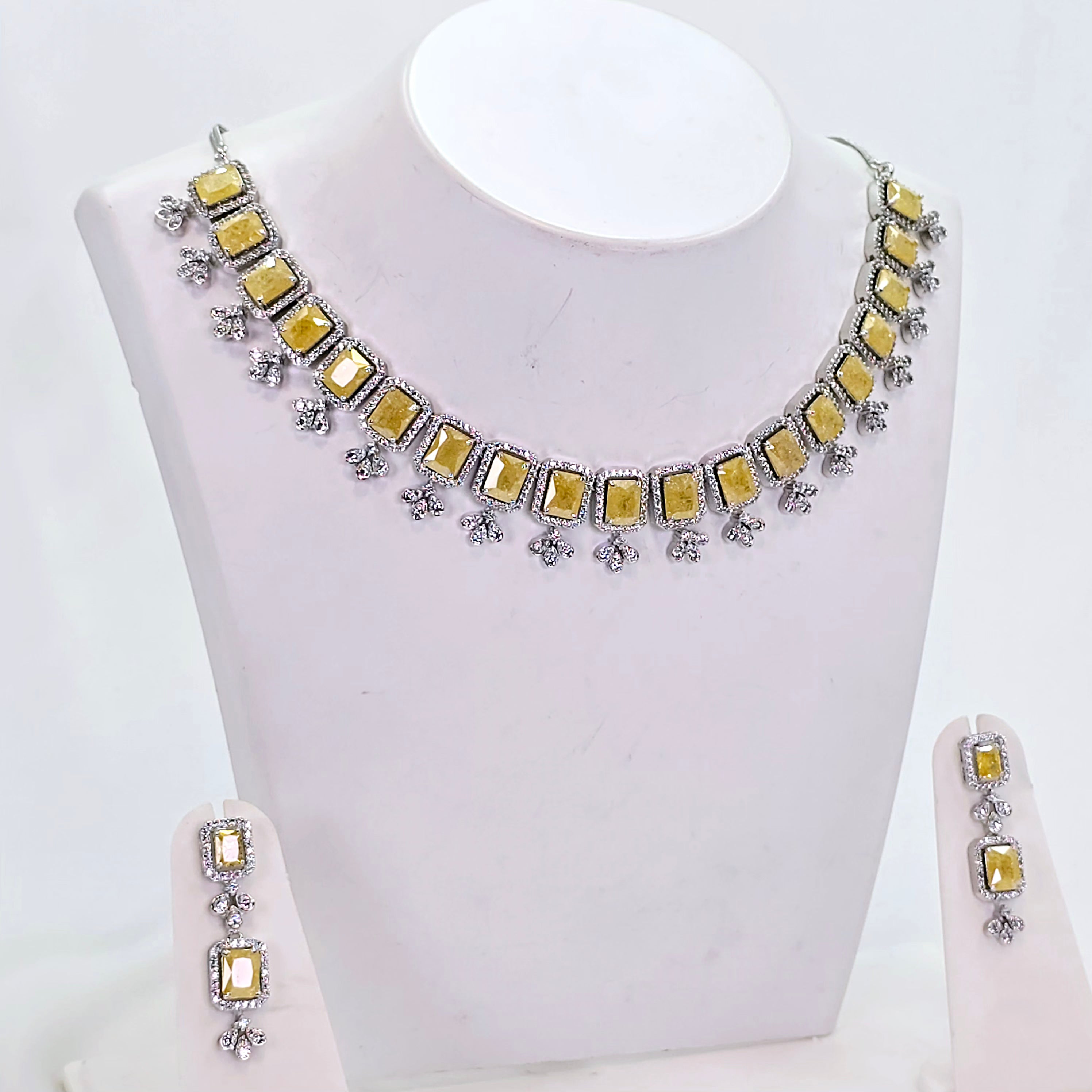 The Macie Whitegold A.D Necklace