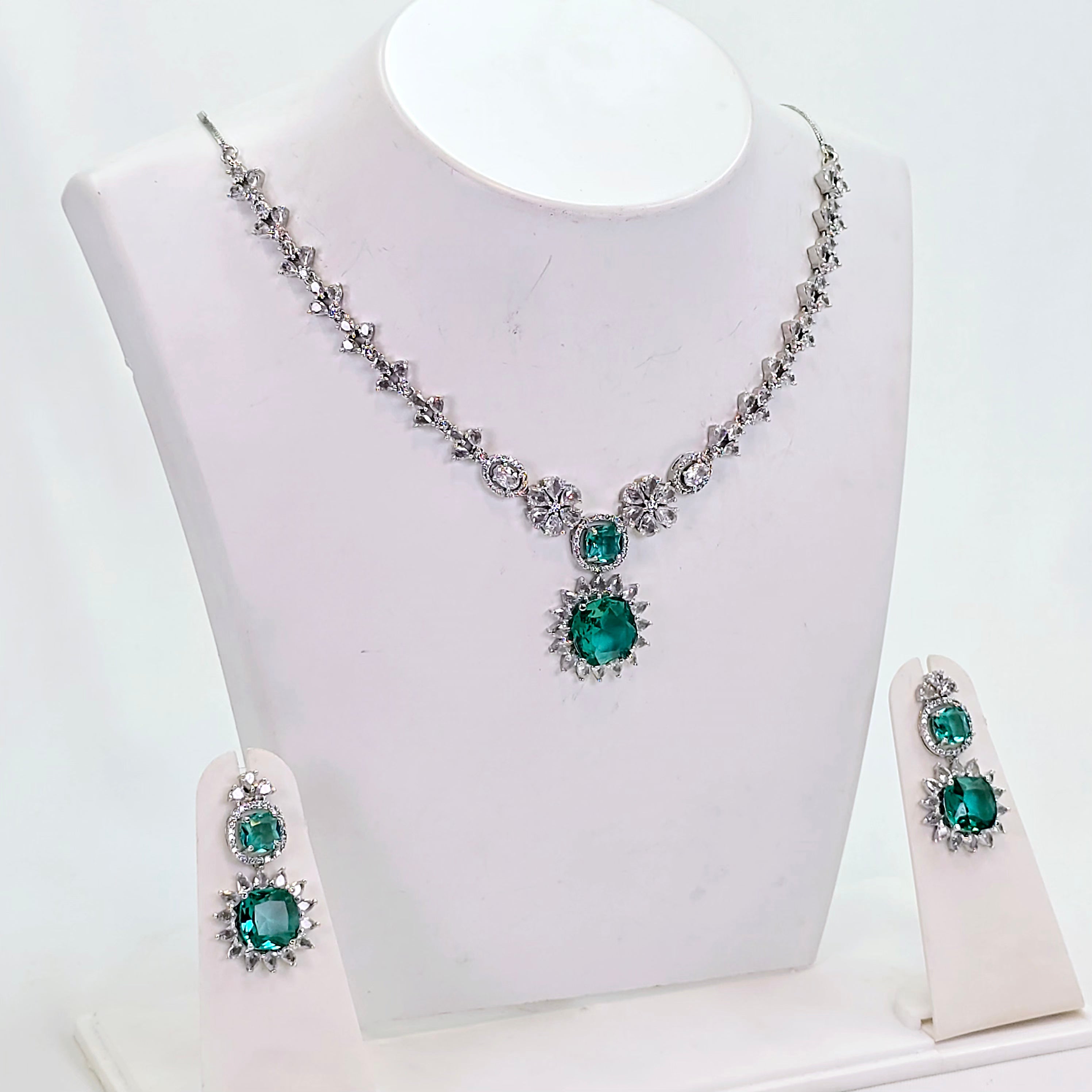 The Noa Whitegold A.D Necklace