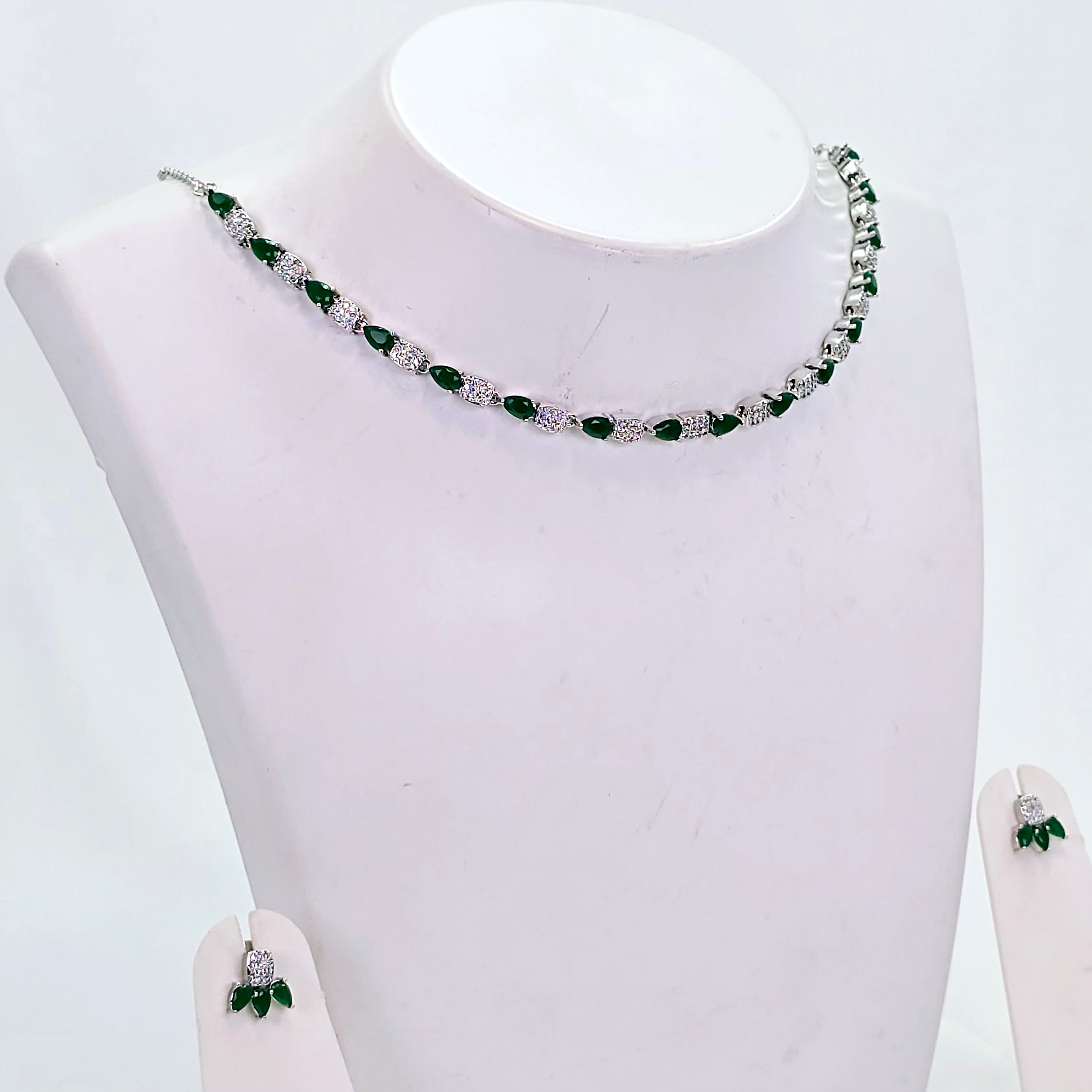 The Kelly Whitegold A.D Necklace