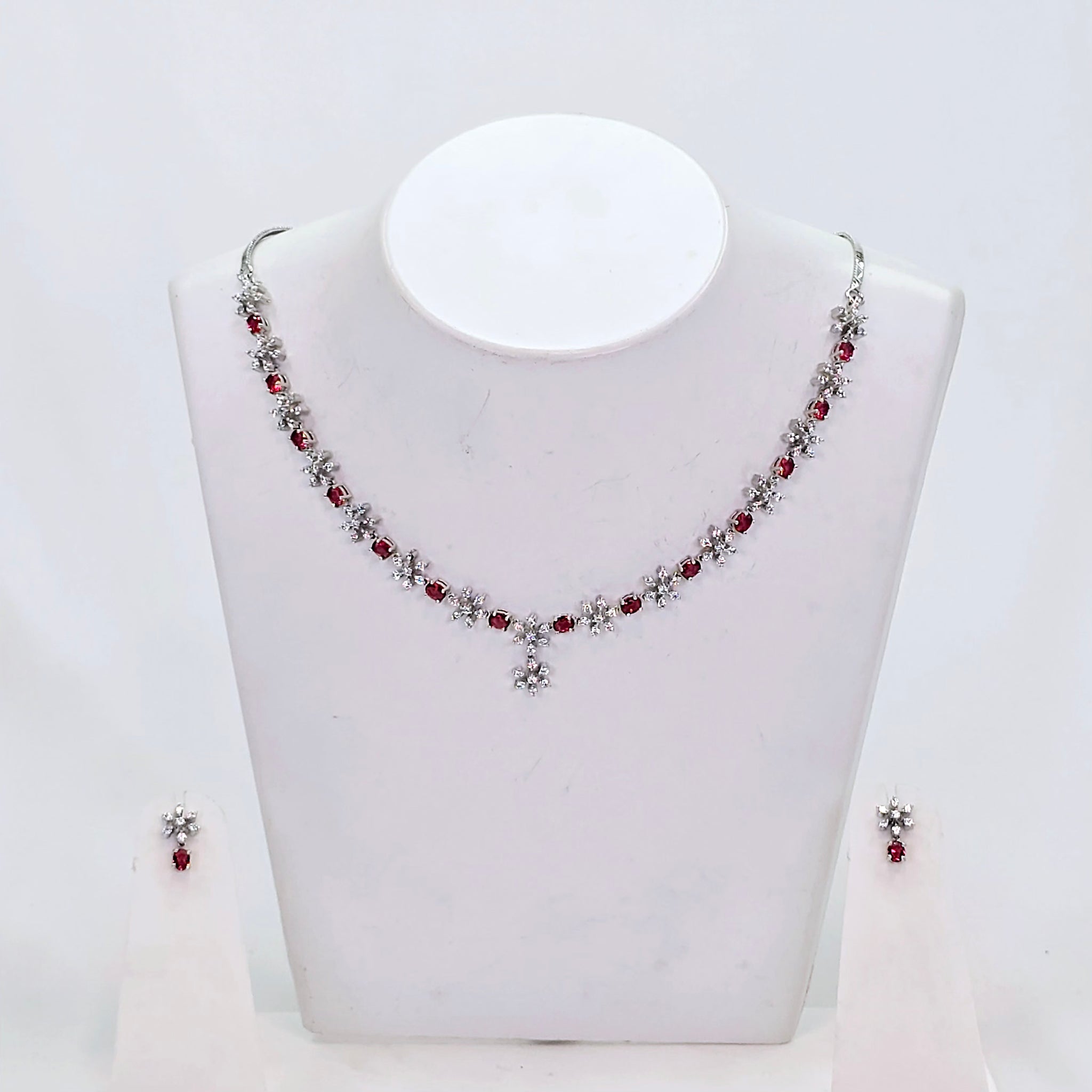 The Ivanka Whitegold A.D Necklace