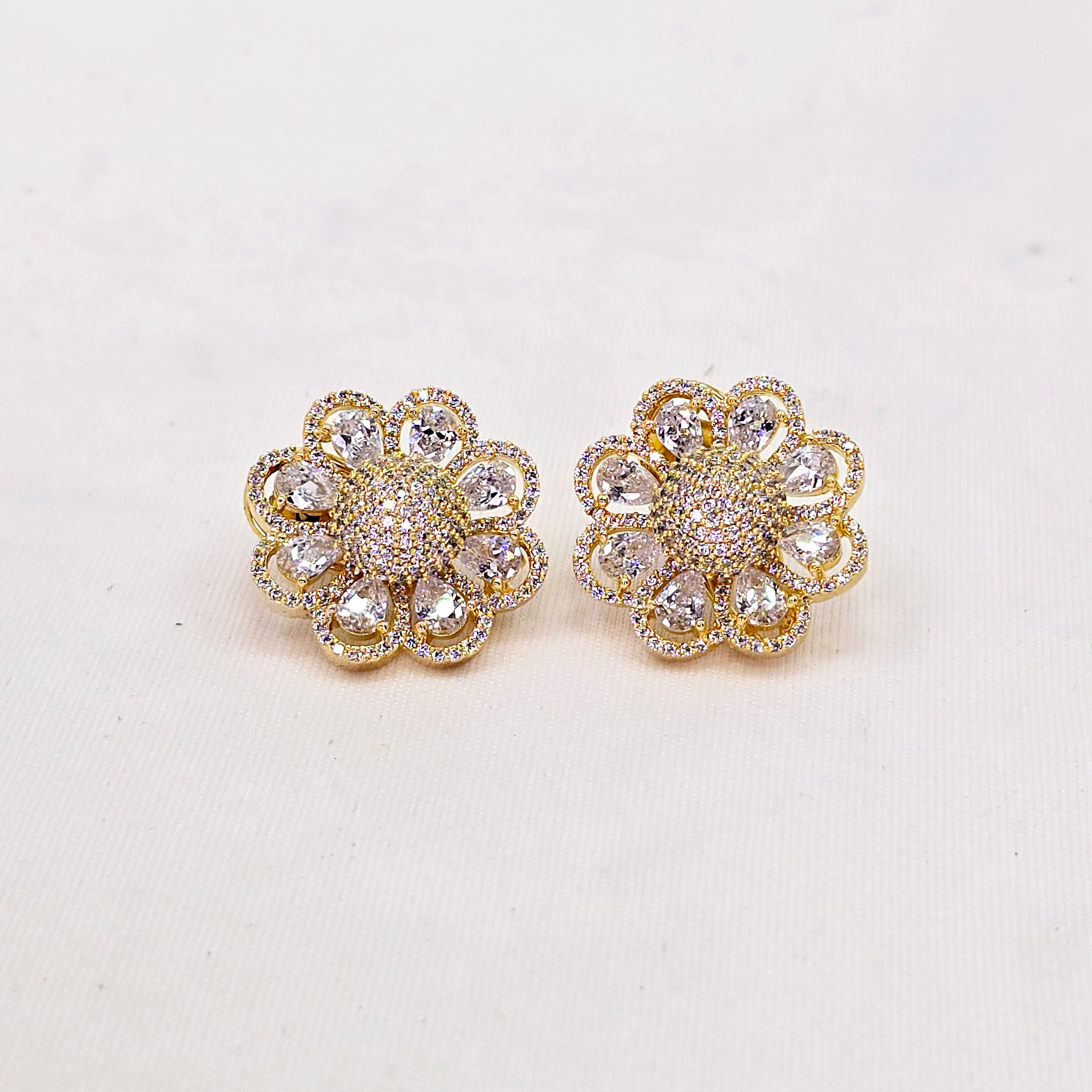 The Serra Yellowgold A.D Earring