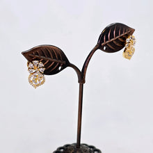 The Sabrina Yellowgold A.D Earring