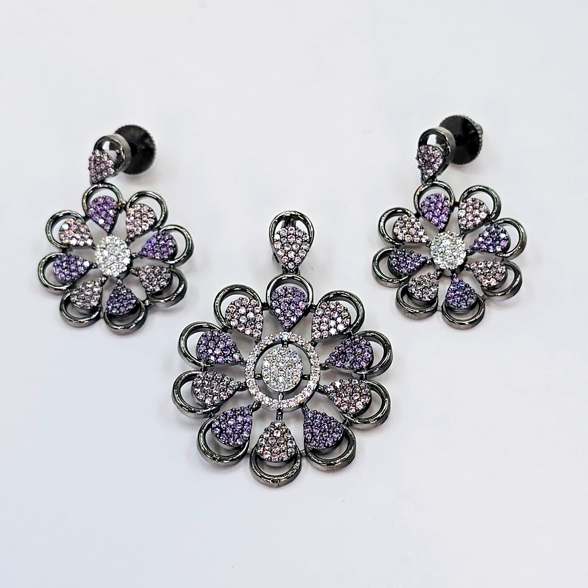 The Avrill Blackgold A.D Pendant Earring