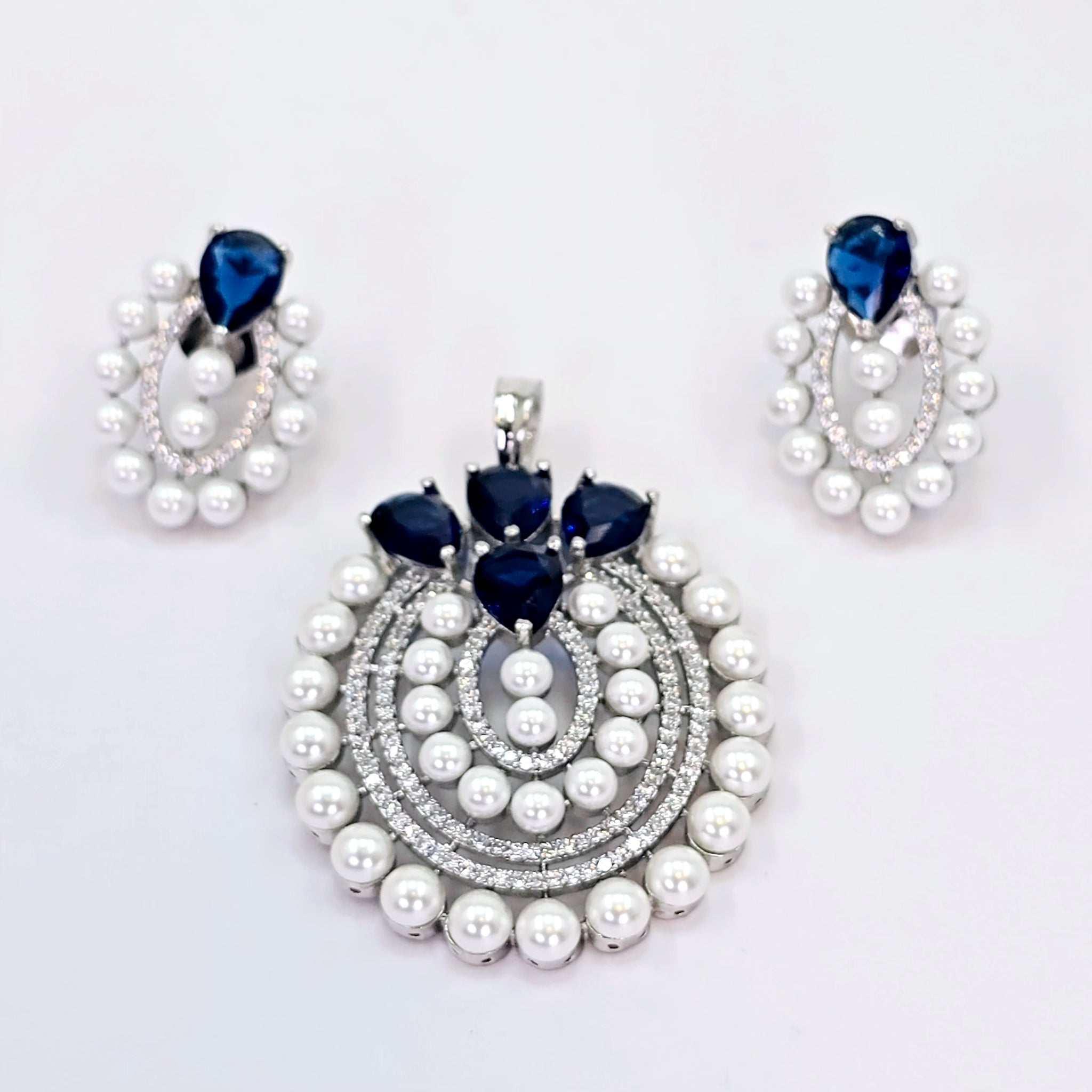 The Amaya Whitegold A.D Pendant Earring