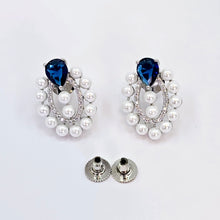 The Amaya Whitegold A.D Pendant Earring