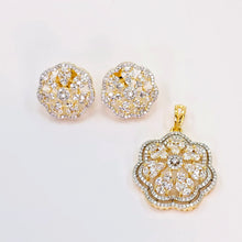 The Tiyra Yellowgold A.D Pendant Earring