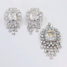 The Delia Whitegold A.D Pendant Earring