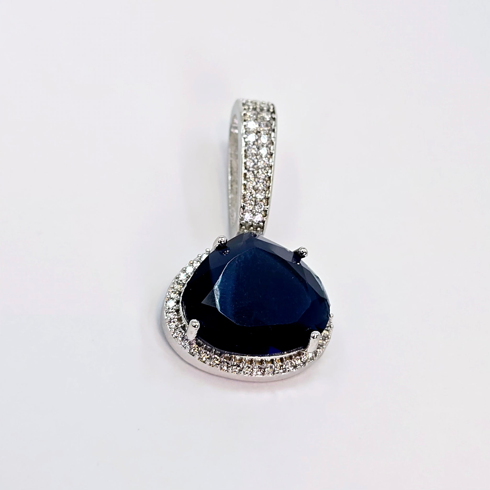 The Anais Whitegold A.D Pendant Earring