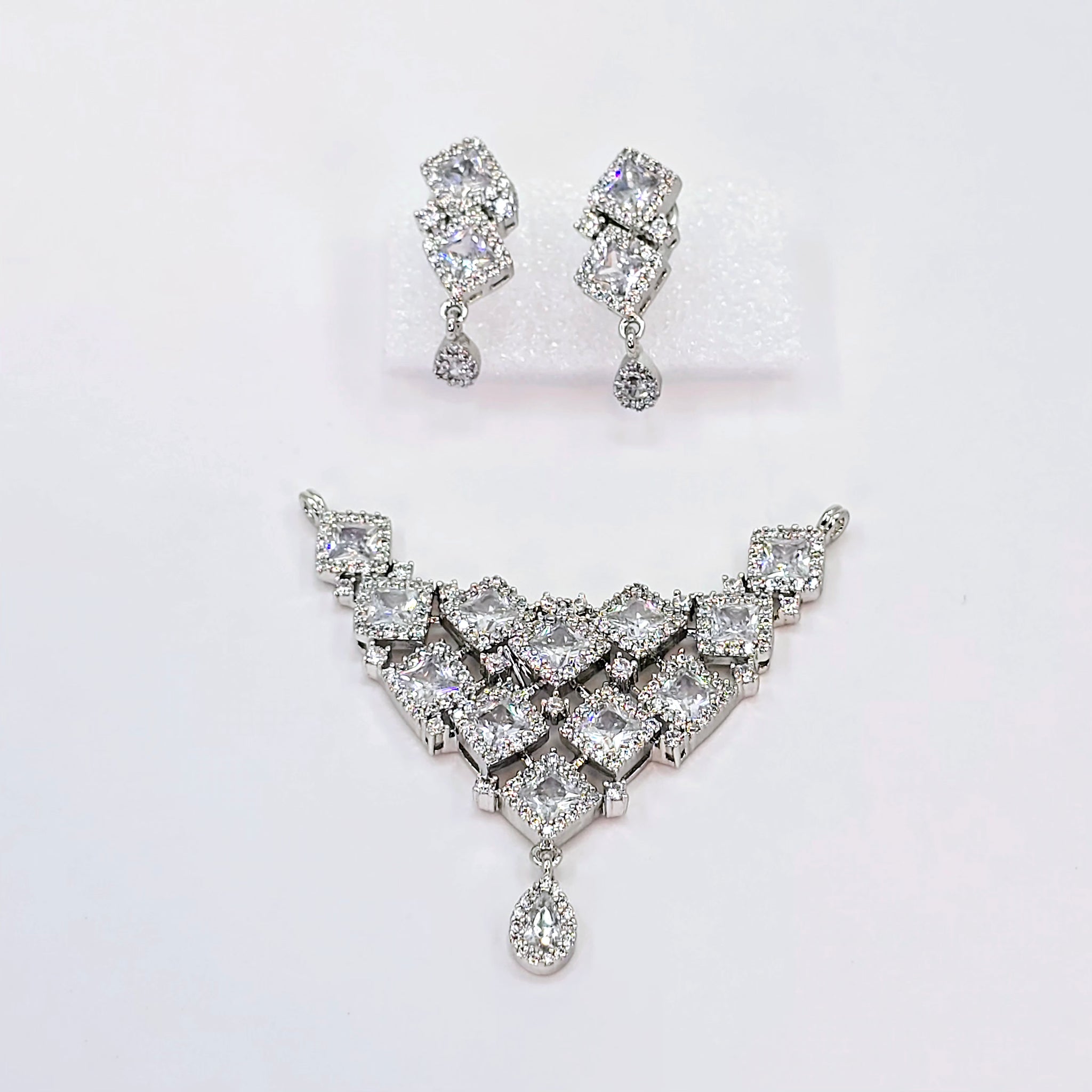 The Adara Whitegold A.D Pendant Earring (M.S)