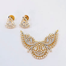 The Fiona Yellowgold A.D Pendant Earring (M.S)