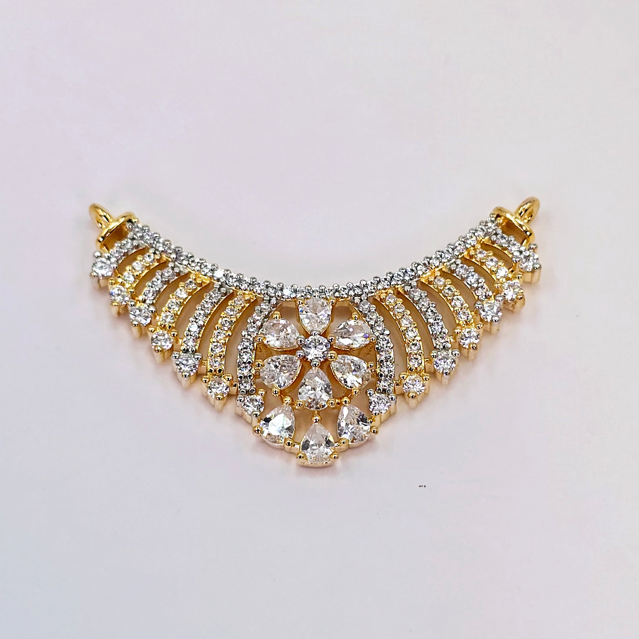 The Denika Yellowgold A.D Pendant Earring (M.S)