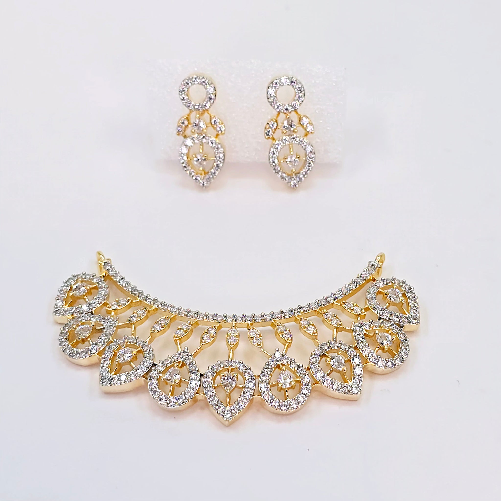 The Delisa Yelloegold A.D Pendant Earring (M.S)