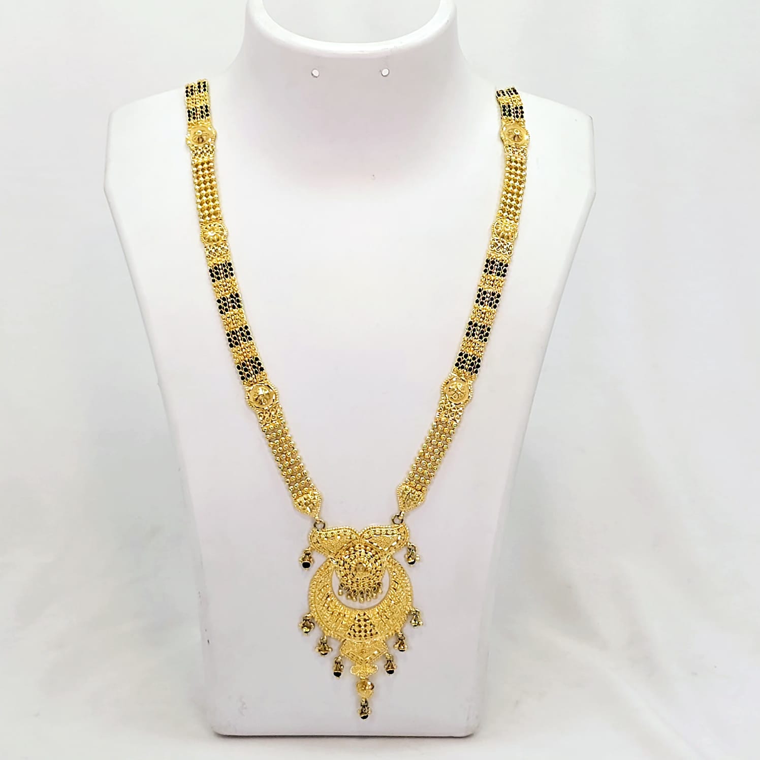The Namrata Goldforming Mangalsutra