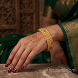 The Kirti Goldforming Bangle