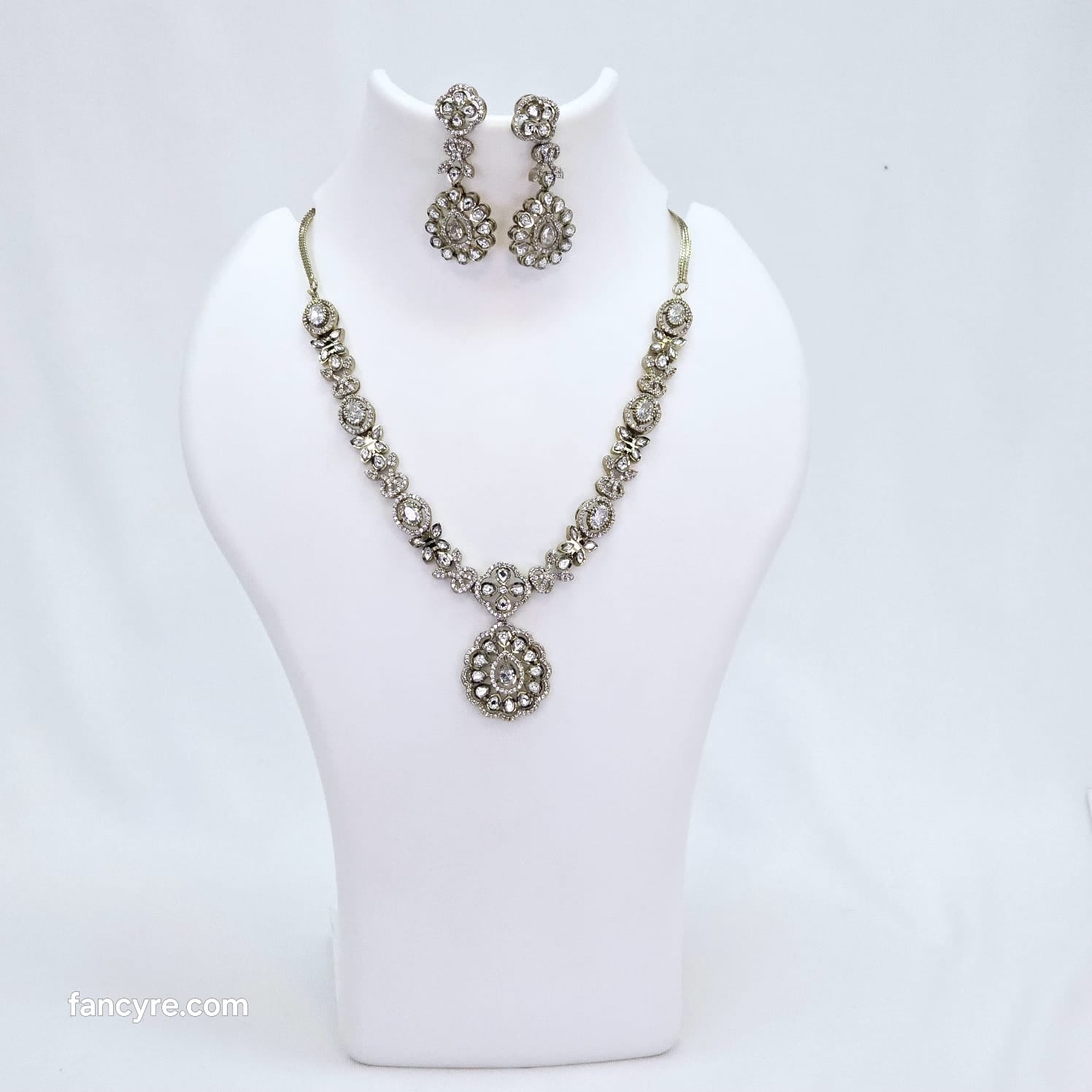 The Delyn Victorian Polish Necklace
